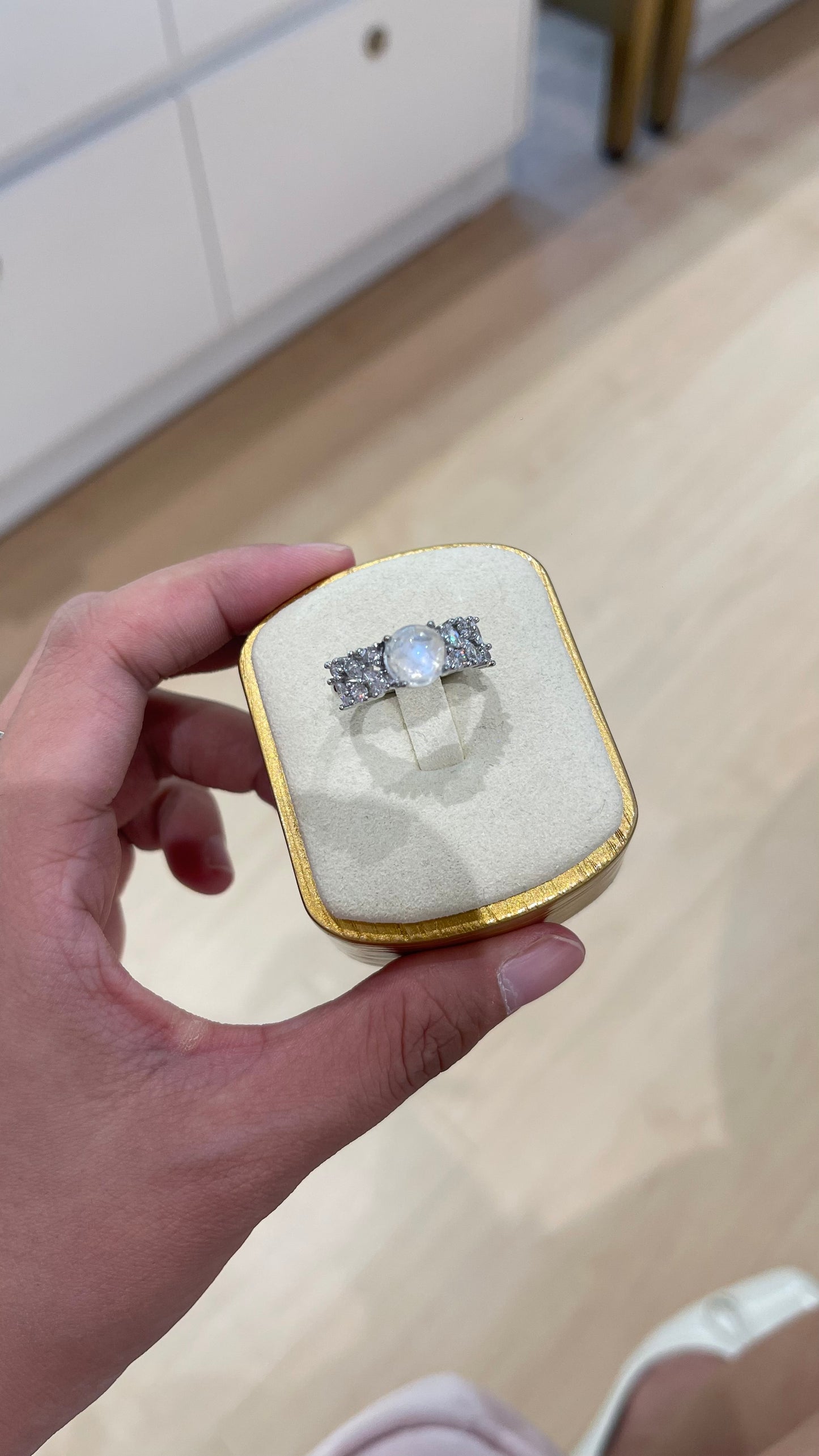 R0243 | Moonstone