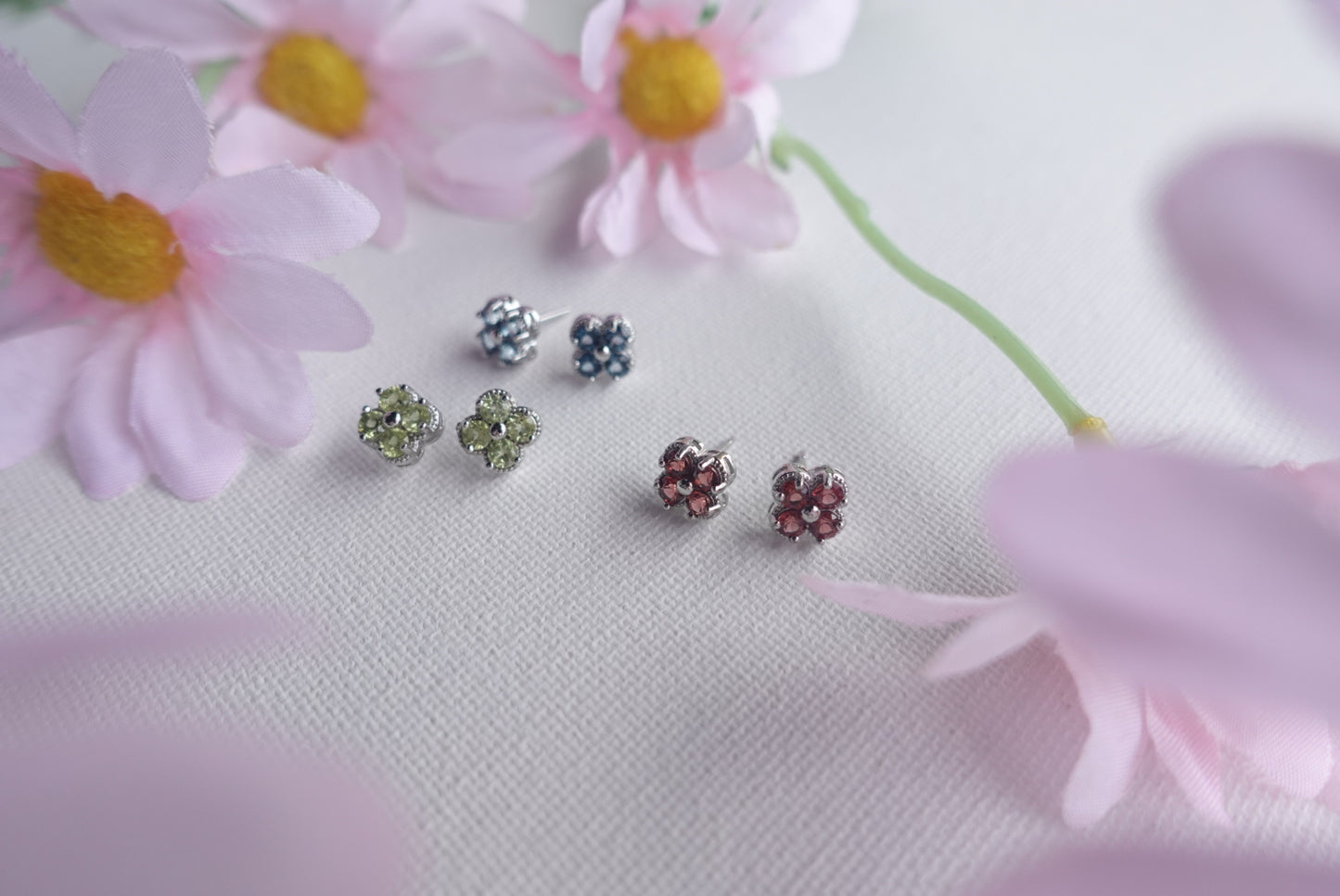 E2215 | Peridot Clover Earrings