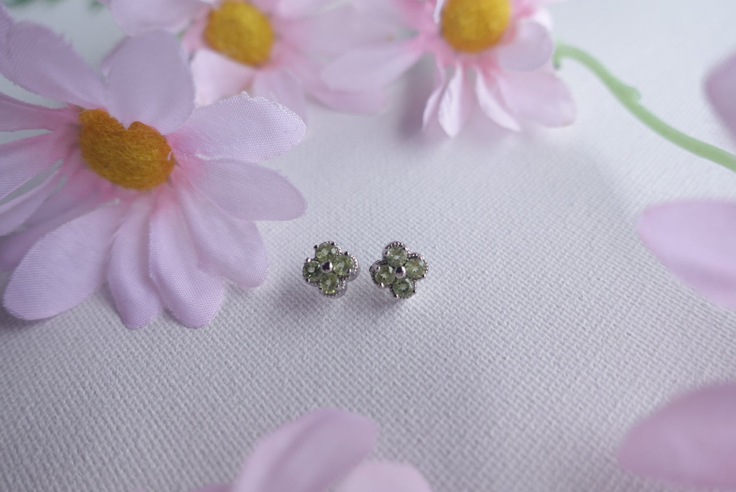 E2215 | Peridot Clover Earrings