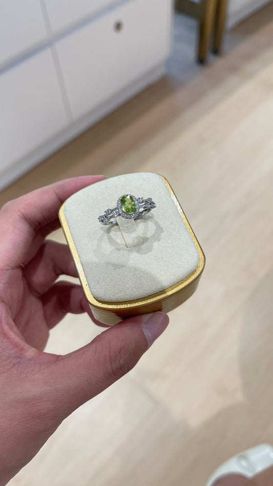 R0245 | Peridot Ring