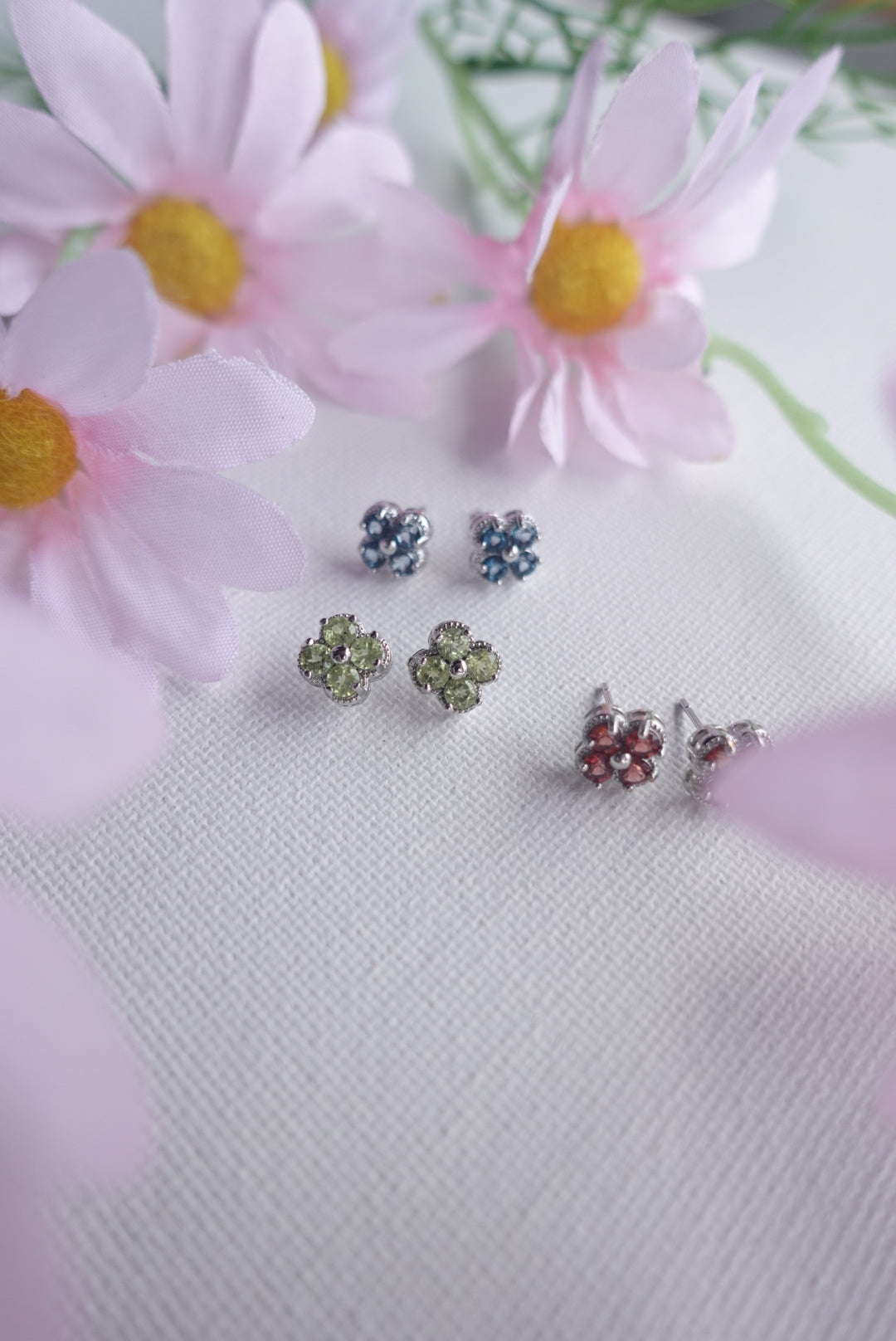 E2215 | Peridot Clover Earrings