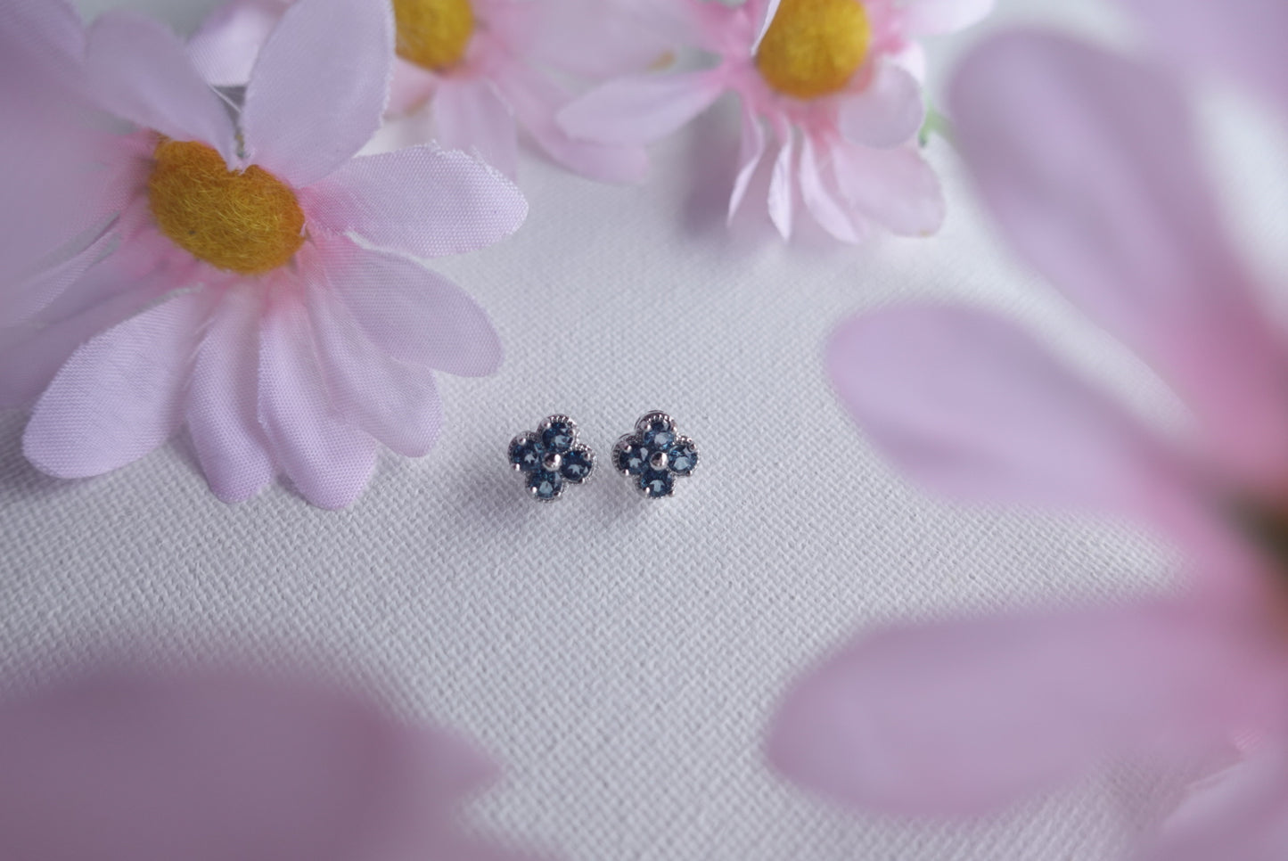 E2215 | Peridot Clover Earrings