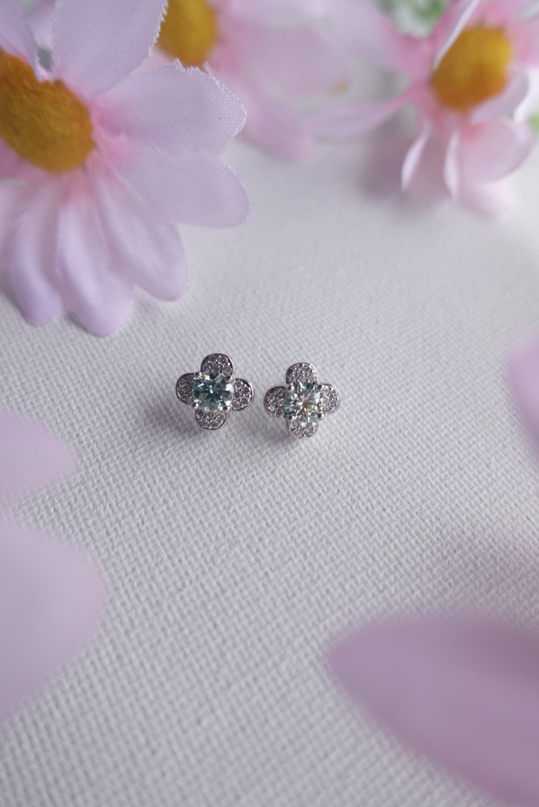 E2213 | Moissanite