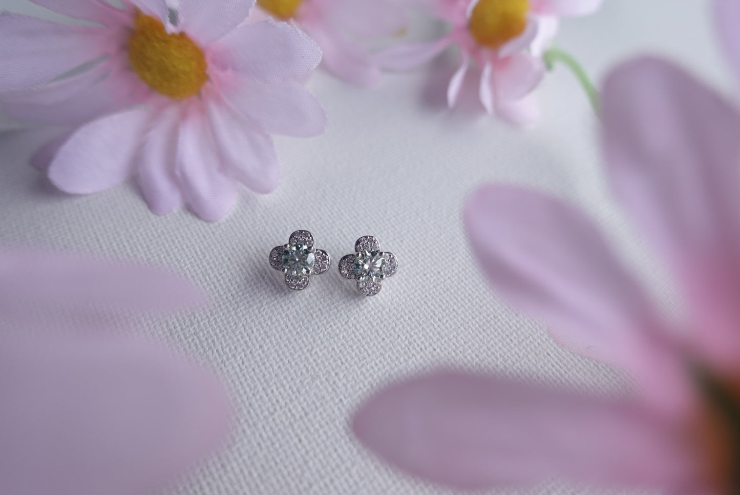 E2213 | Moissanite