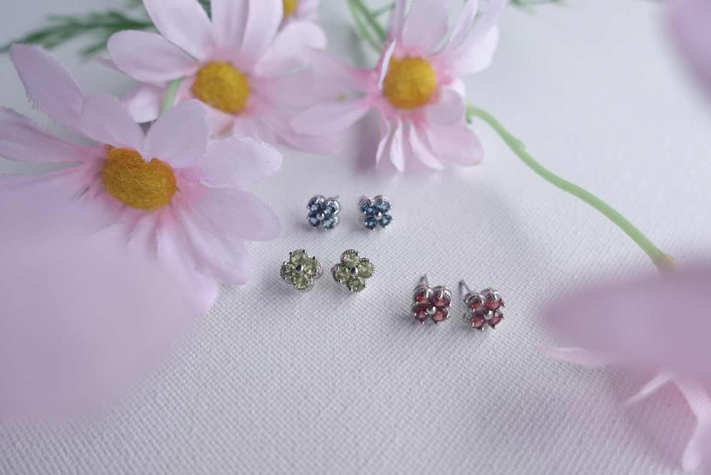 E2215 | Peridot Clover Earrings
